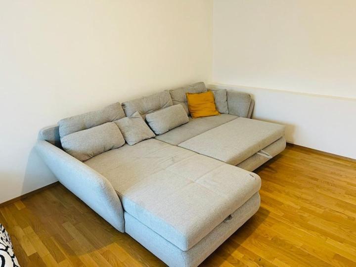 Leilighet Huge 2-room With Balcony In Center Alt 151 - Self Checkin Zürich